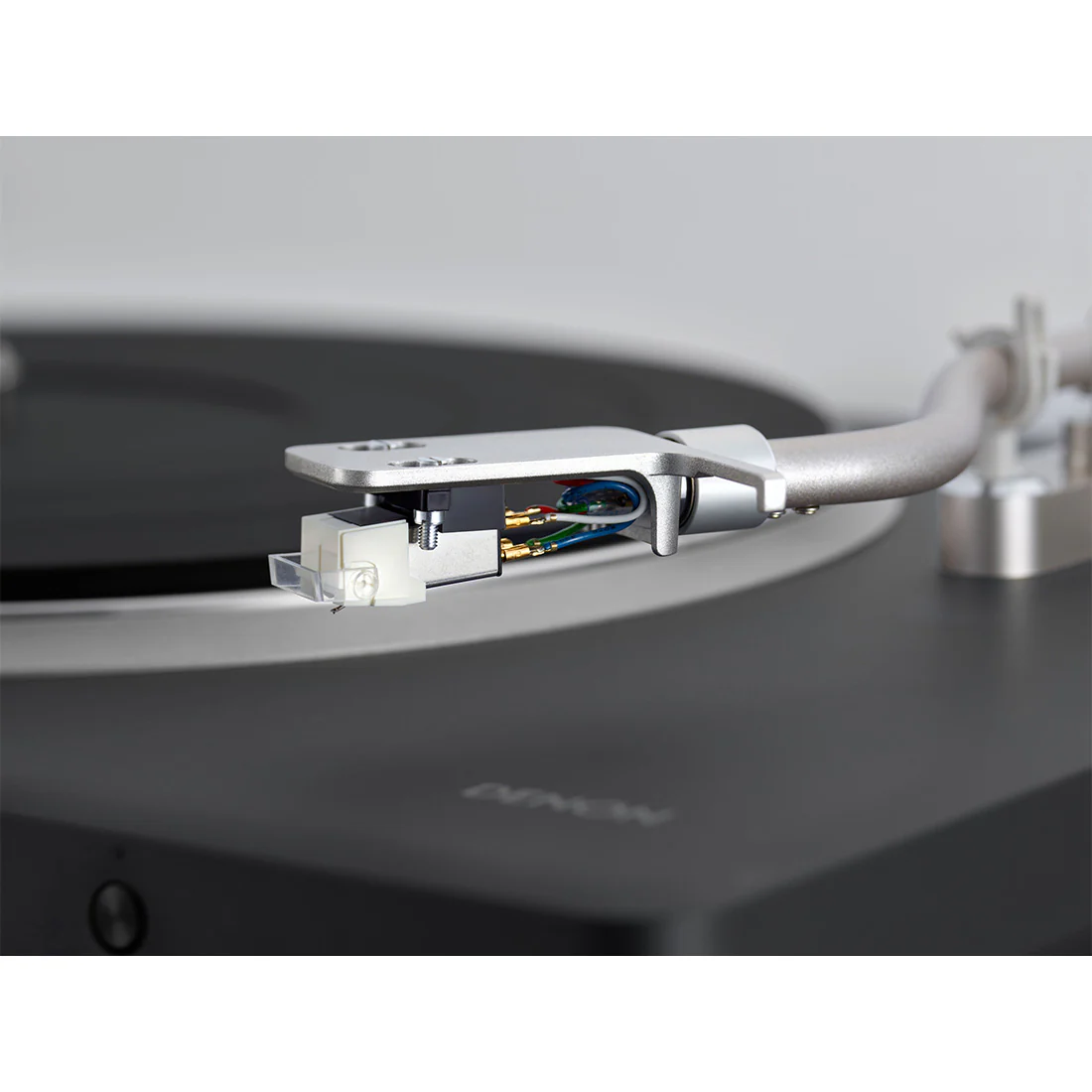 Denon DP-500BT Premium Belt-Drive Semi-Automatic Turntable with Bluetooth - Image 8