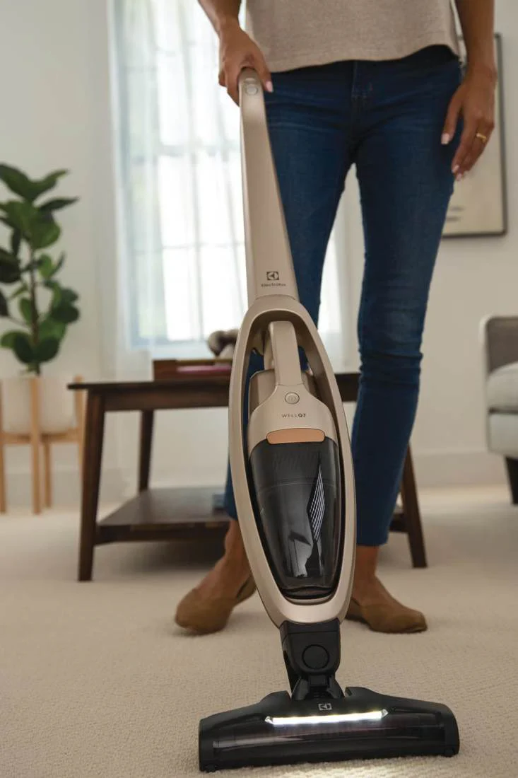 Electrolux EHVS35H2AQ WellQ7 Hard Floor Stick Vacuum - Soft Sand - Image 3