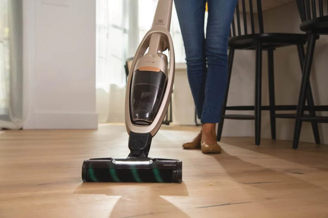Electrolux EHVS35H2AQ WellQ7 Hard Floor Stick Vacuum - Soft Sand - Image 4