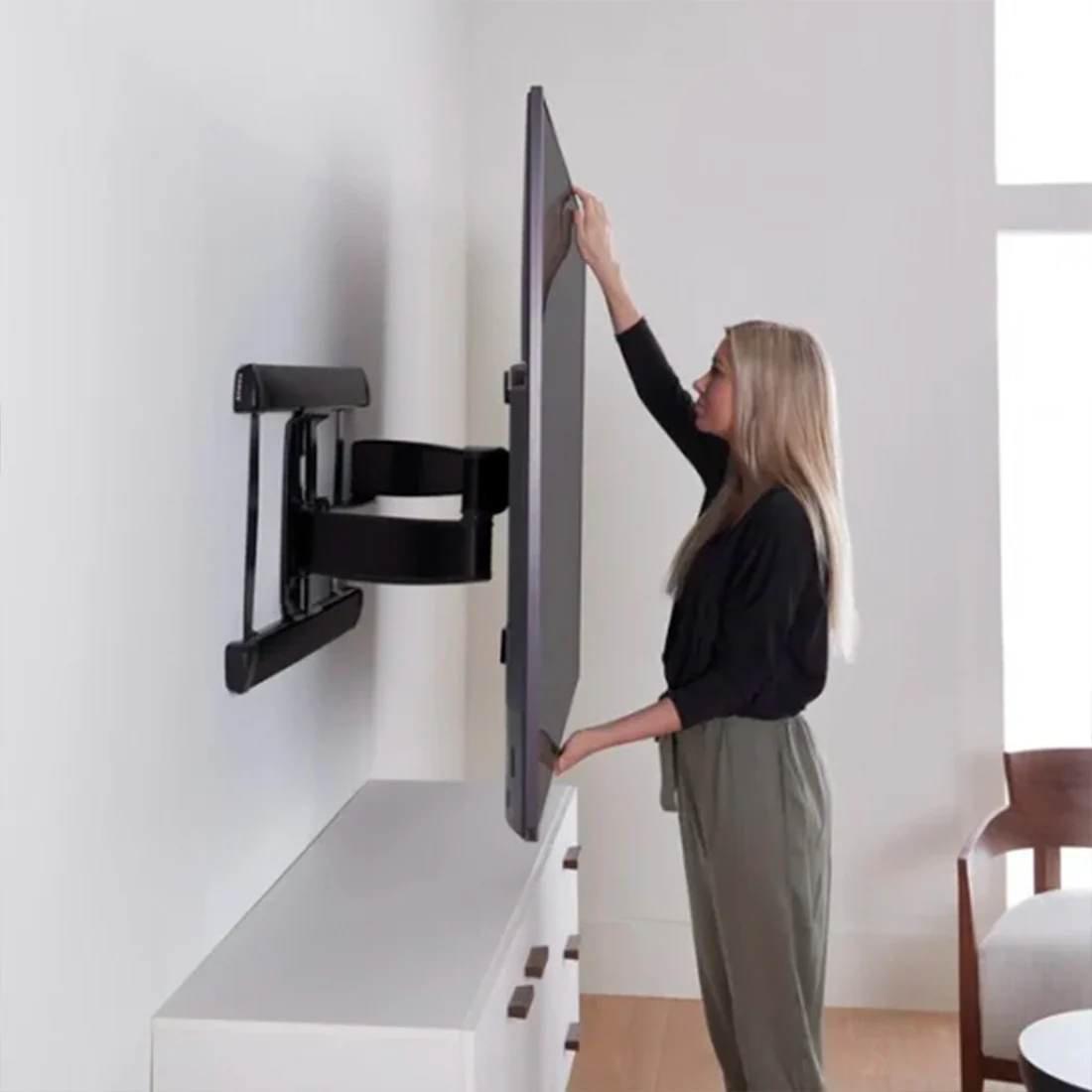 Sanus CILF230-G1 XL Full Motion Black Series TV Wall Mount (CILF230G1) - Image 3